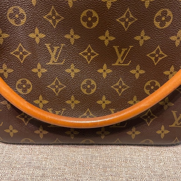Louis Vuitton Looping GM Monogram Tote - Picture 2 of 9